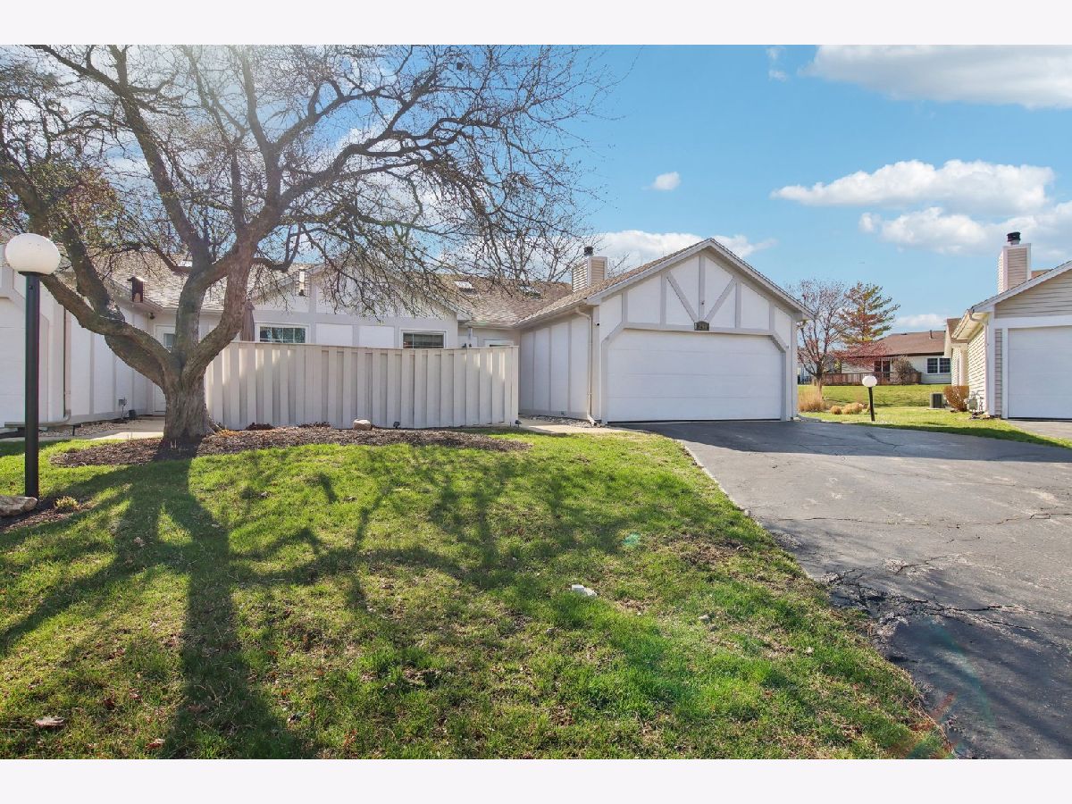 Townhomes & Condos & Homes Sold Streamwood Green Streamwood Illinois, 290 Juniper