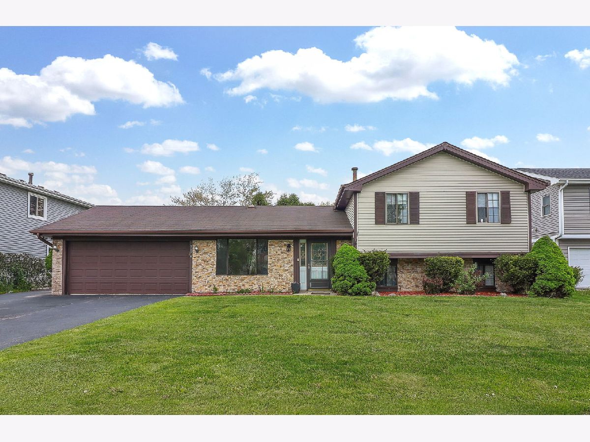 Homes & Condos & Townhomes Rented Arbors Hanover Park Illinois, 3920 Shoreline