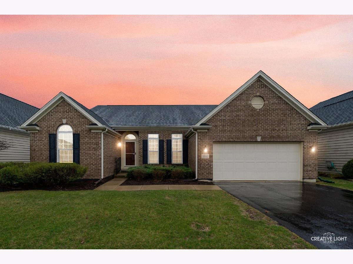 Townhomes & Condos & Homes Sold Stonegate West Aurora Illinois, 1611 Colchester