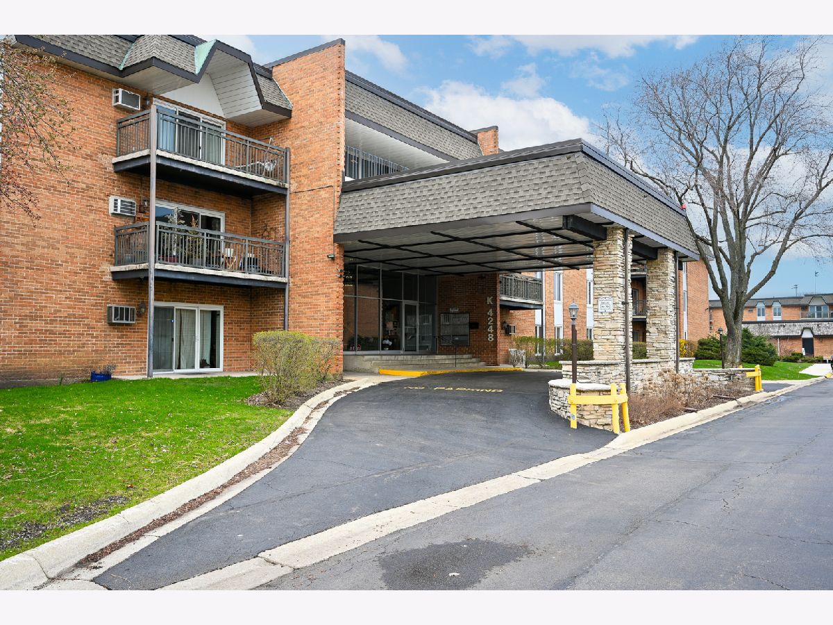 Condominiums Sold Westbrook West Downers Grove Illinois, 4248 Saratoga