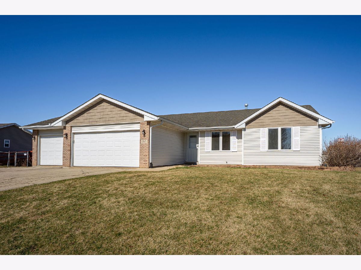  Sold Davis Junction Illinois, 745 Golden Prairie