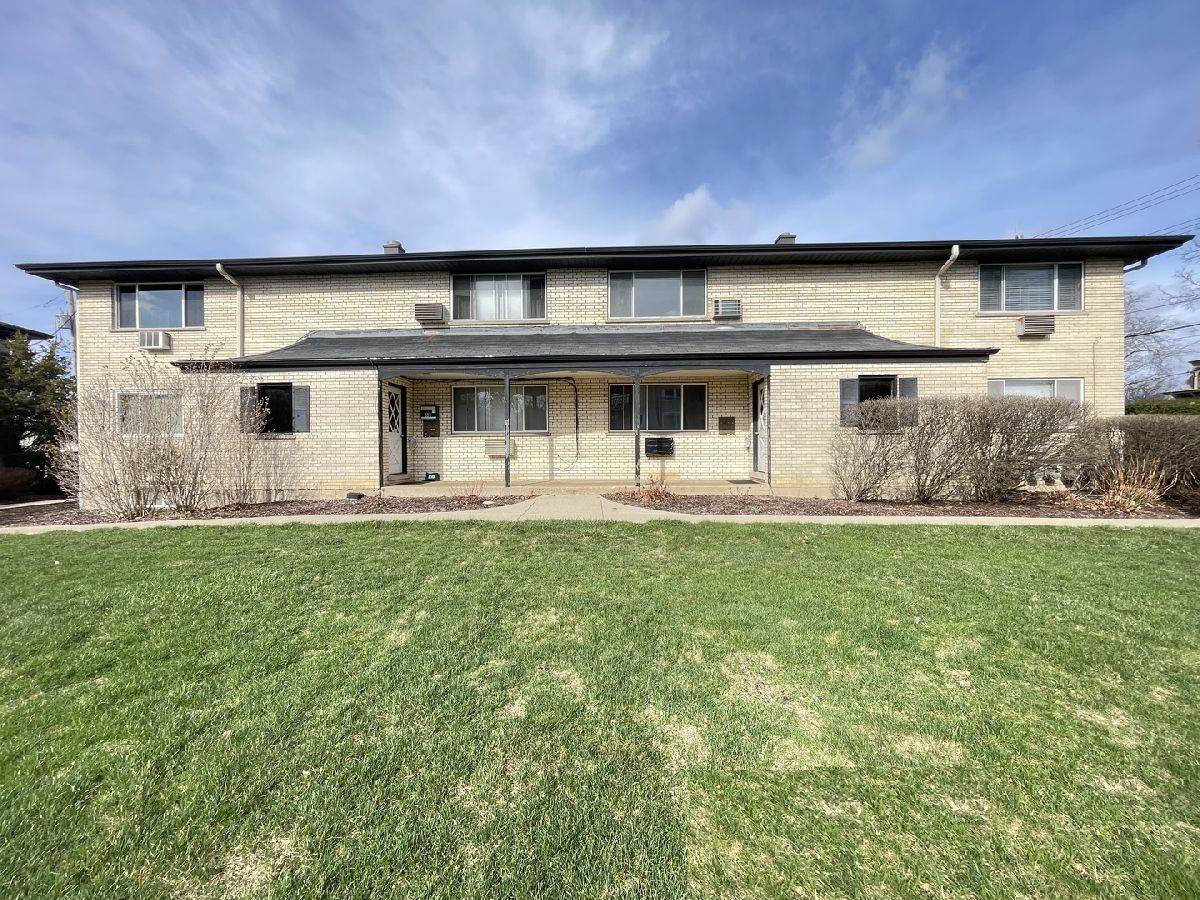 Condominiums Sold Colonial Court Palatine Illinois, 235 Palatine