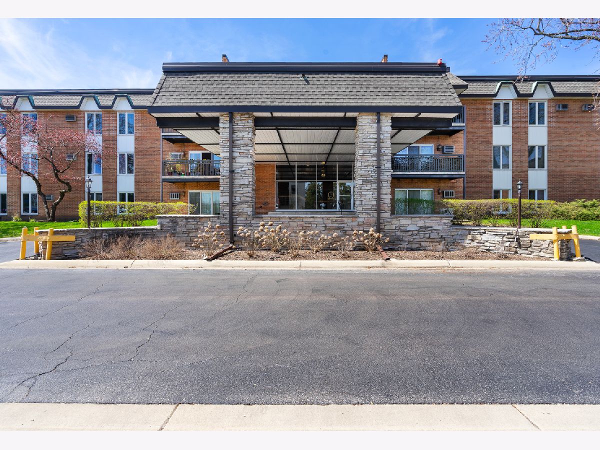 Condominiums Sold Westbrook West Downers Grove Illinois, 4248 Saratoga