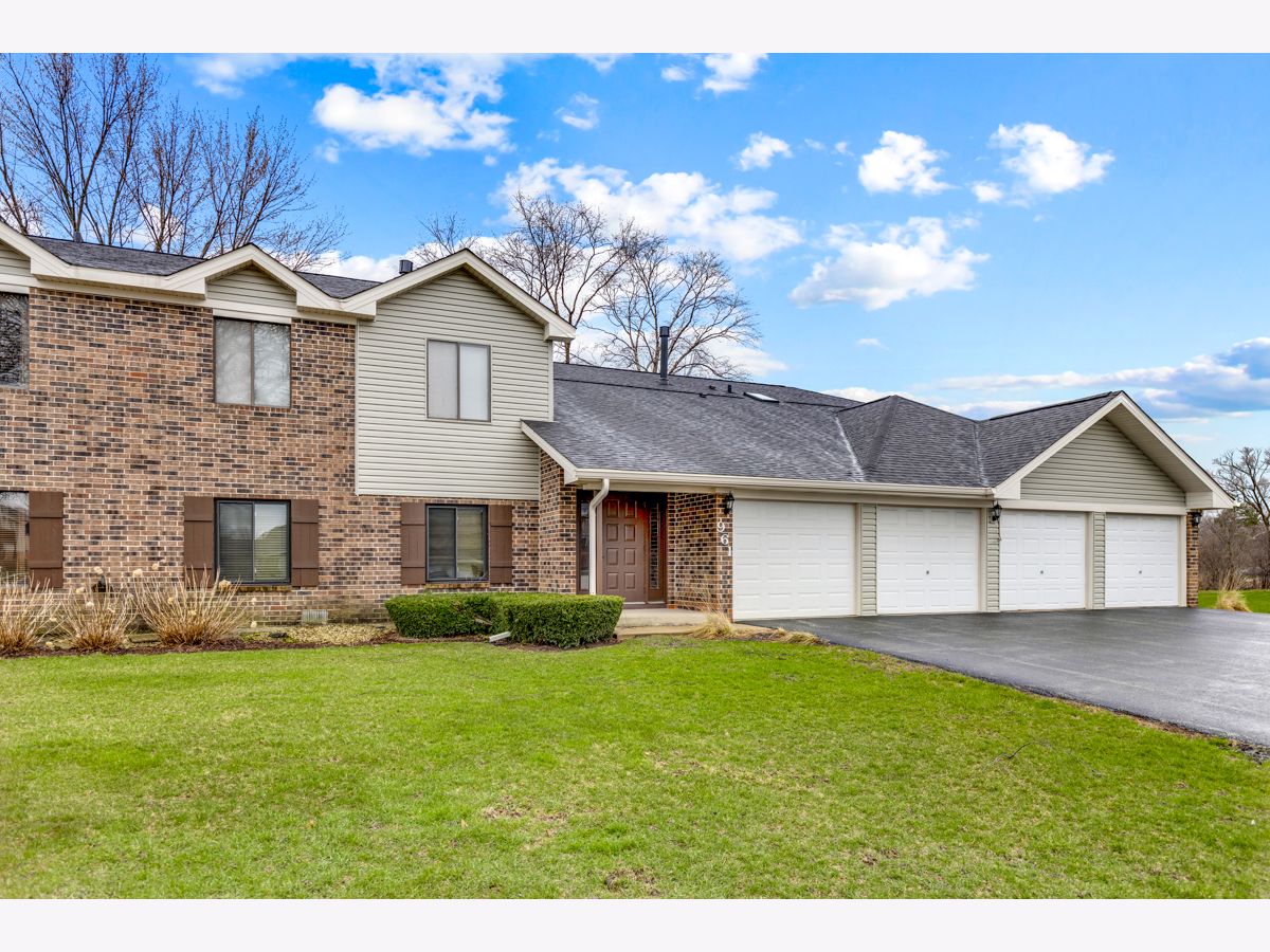 Condominiums Rented Cross Creek Roselle Illinois, 961 Cumberland