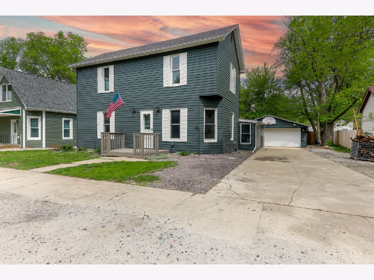  Sold Danvers Illinois, 114 Columbia