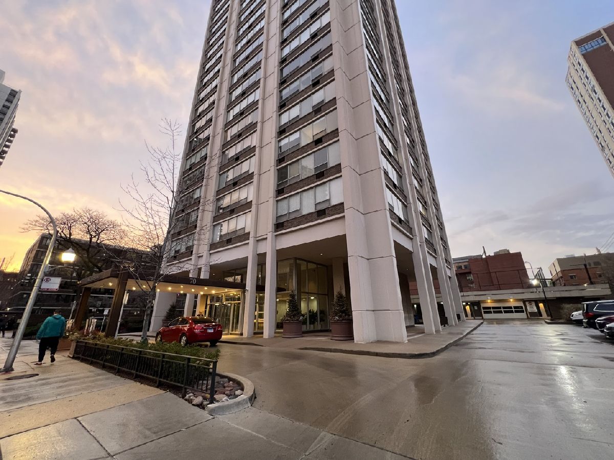 Condos & Townhomes Rented Sandburg Village Chicago Illinois, 70 Burton