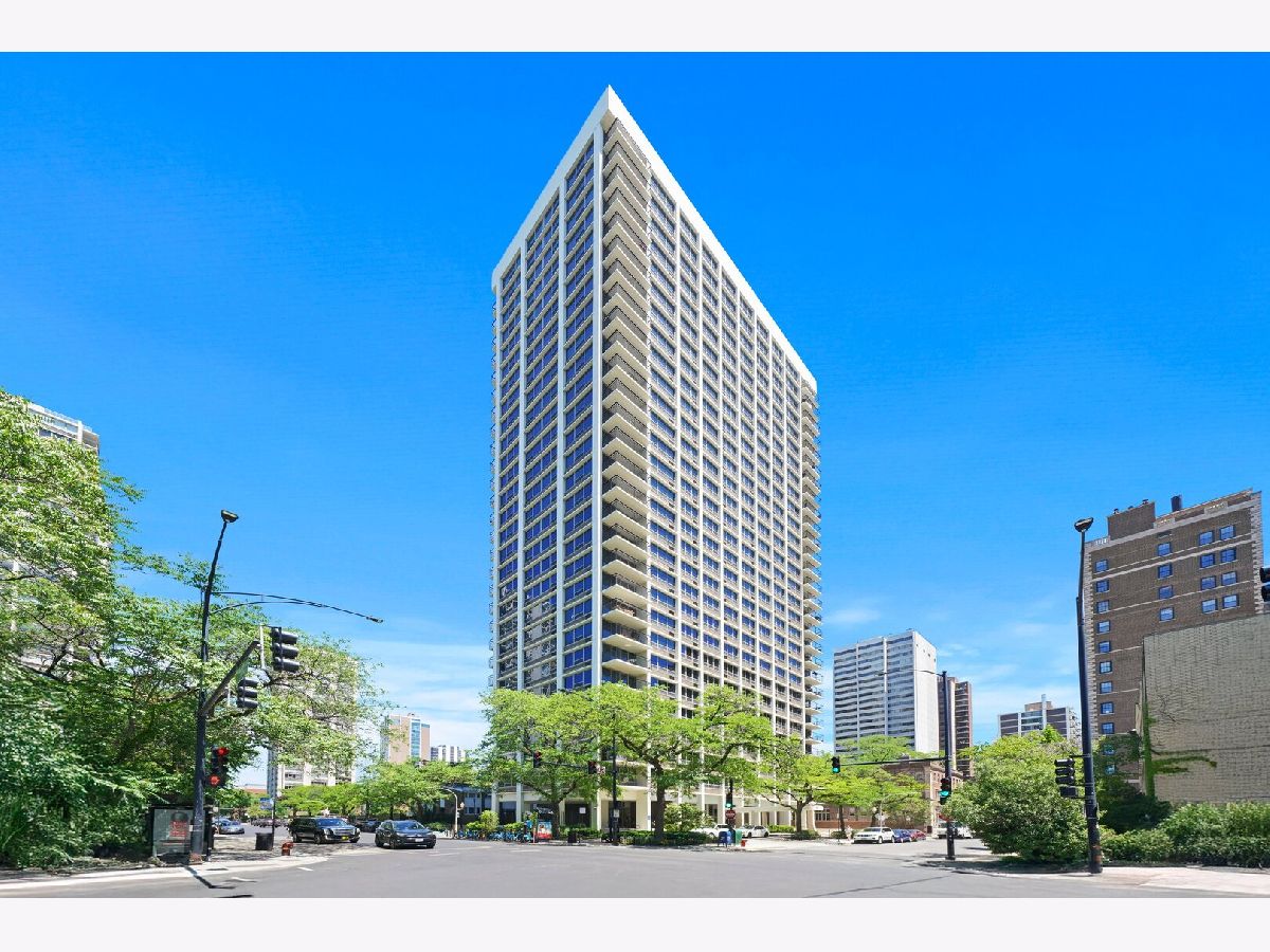 Condos & Townhomes Rented Sandburg Village Chicago Illinois, 88 Schiller