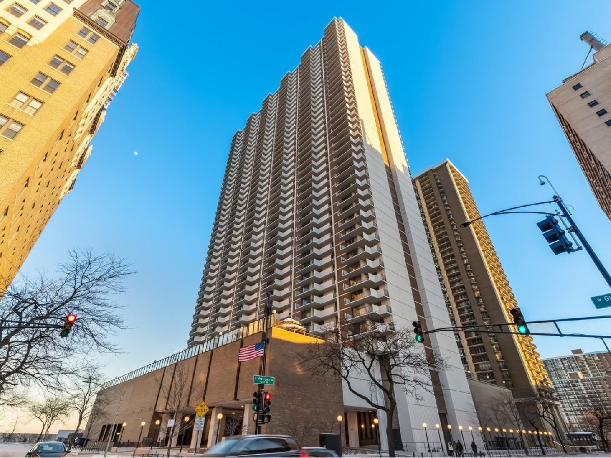 Condominiums Rented Malibu East Chicago Illinois, 6033 Sheridan
