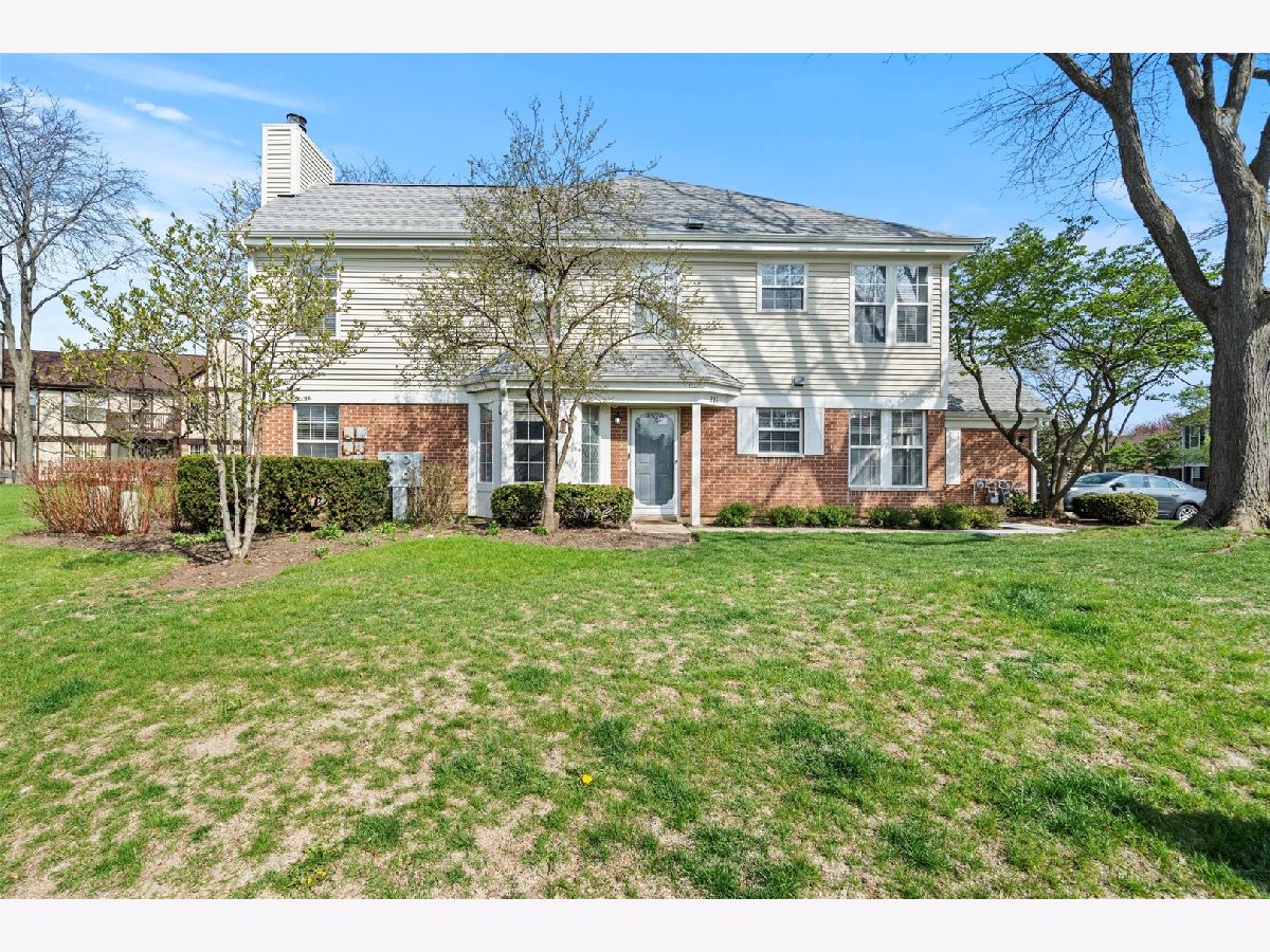 Townhomes & Condos Sold Wildberry Streamwood Illinois, 226 Green Knoll