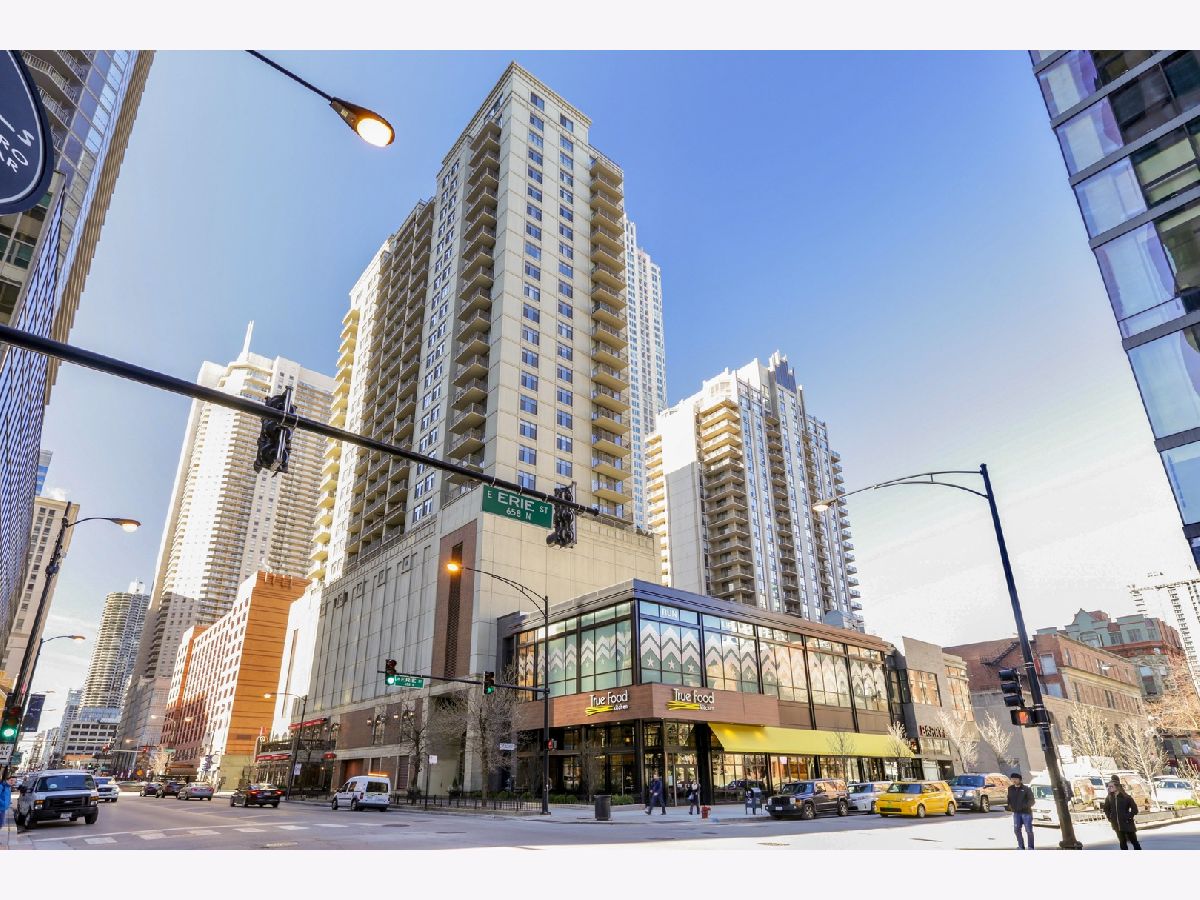 Condominiums Rented State Parkway Condos Chicago Illinois, 630 State
