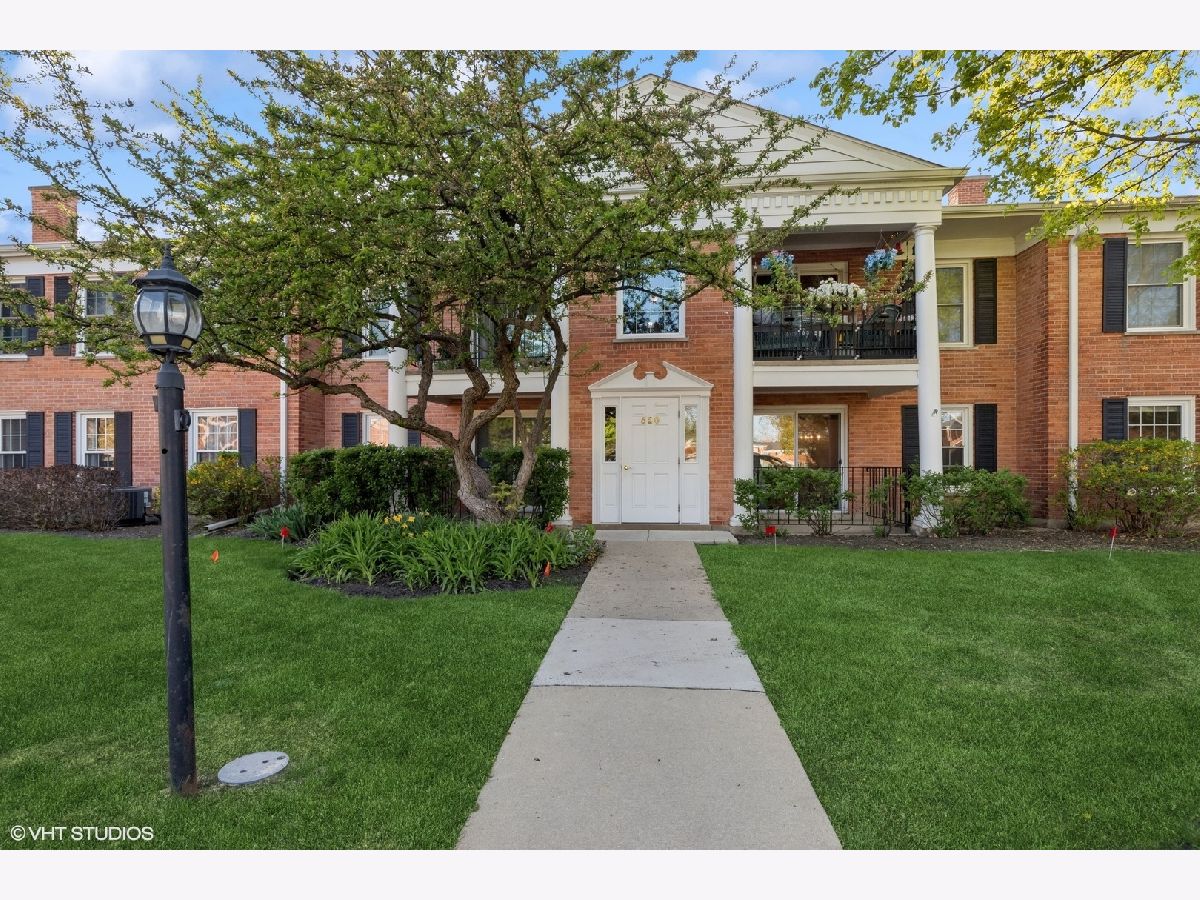 Condos & Townhomes Sold Shorely Woods Barrington Illinois, 520 Shorely