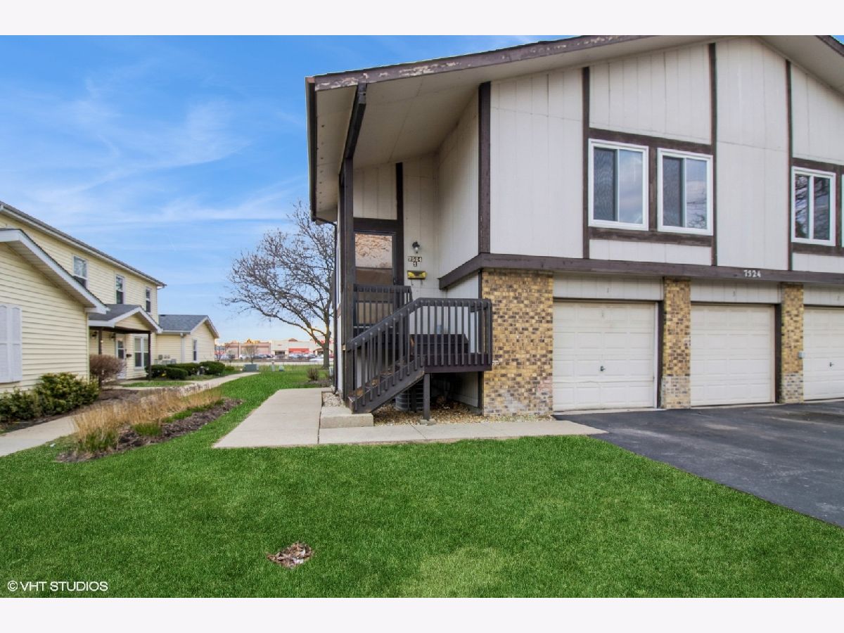 Townhomes & Condos Rented Larkspur Hanover Park Illinois, 7524 Bristol