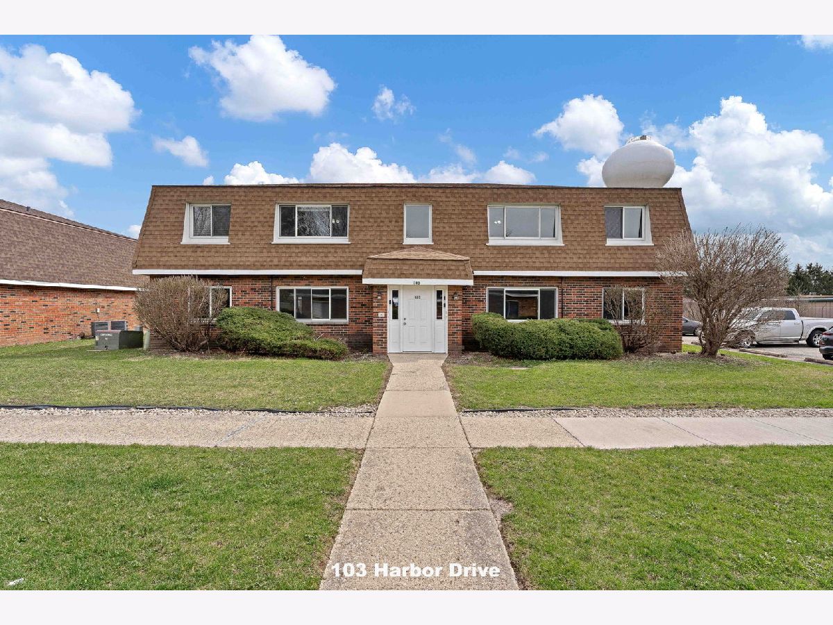 Homes & Condos & Townhomes Rented Marina Terrace Oswego Illinois, 103 Harbor