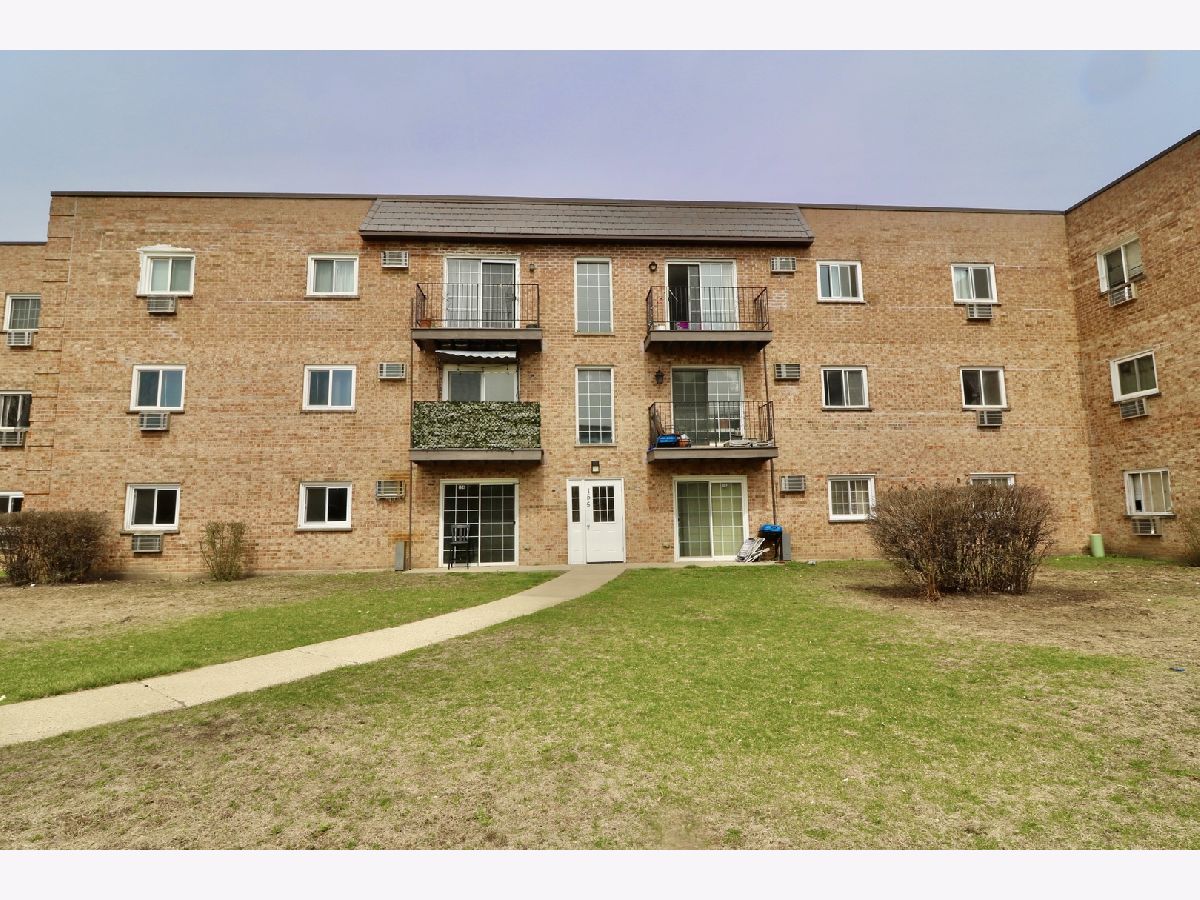 Condominiums Sold Carolshire Carol Stream Illinois, 155 Elk