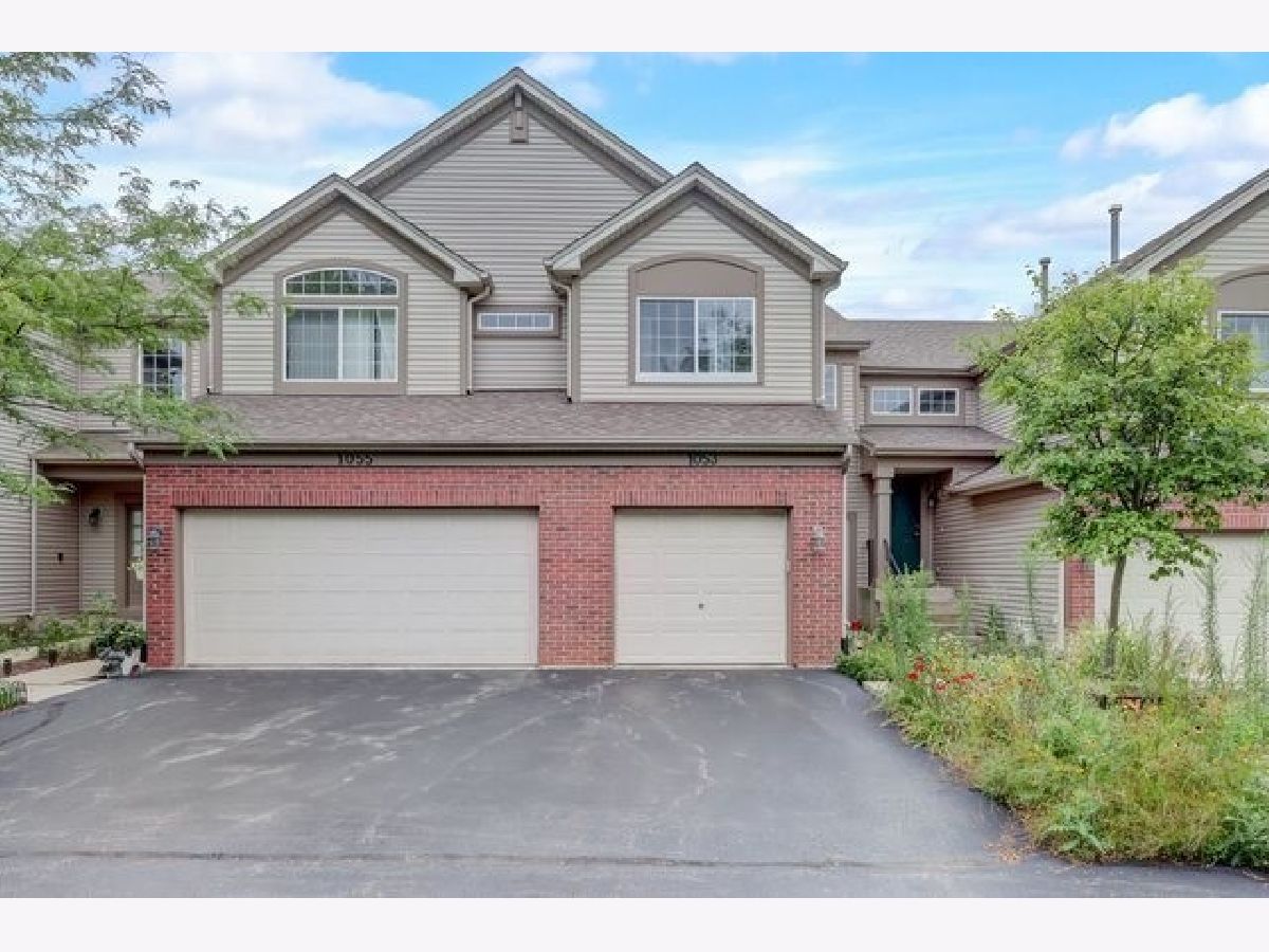 Townhomes & Condos & Homes Rented Woodlands At Oakhurst North Aurora Illinois, 1053 Parkhill