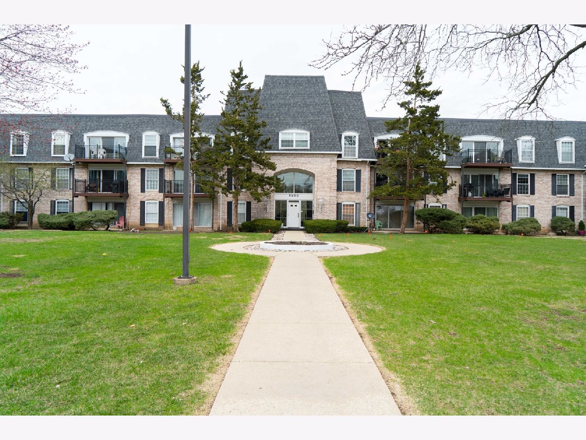 Condominiums Sold Carriage Way Rolling Meadows Illinois, 5200 Carriageway