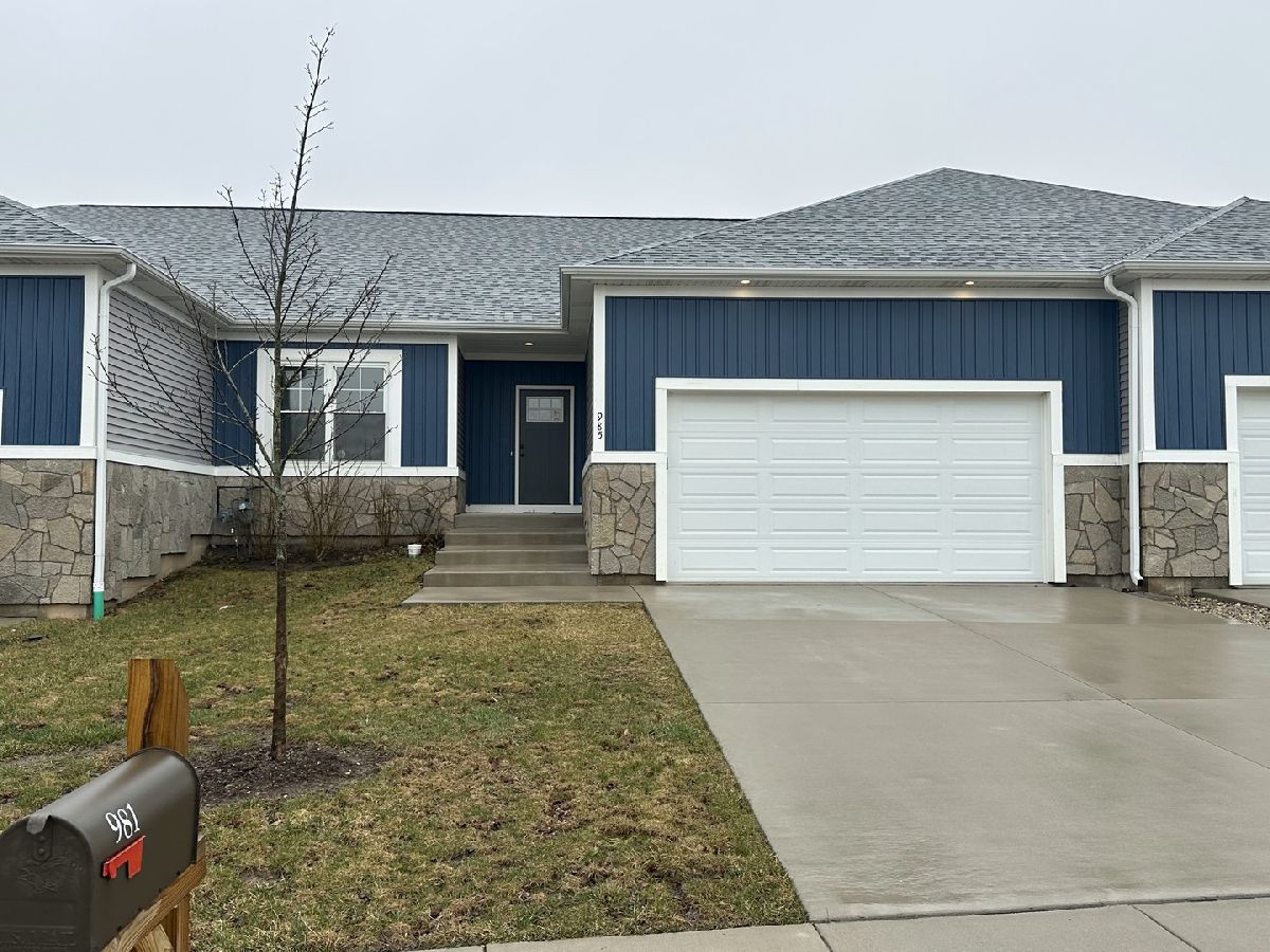  Rented Marengo Illinois, 985 Meadow