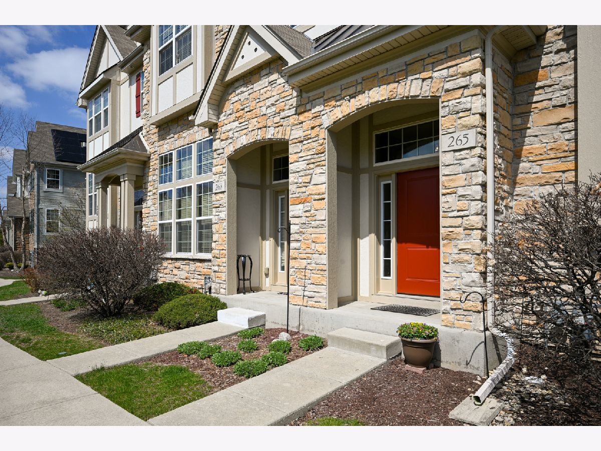 Townhomes & Homes Sold Easton Park Carol Stream Illinois, 265 Garrett