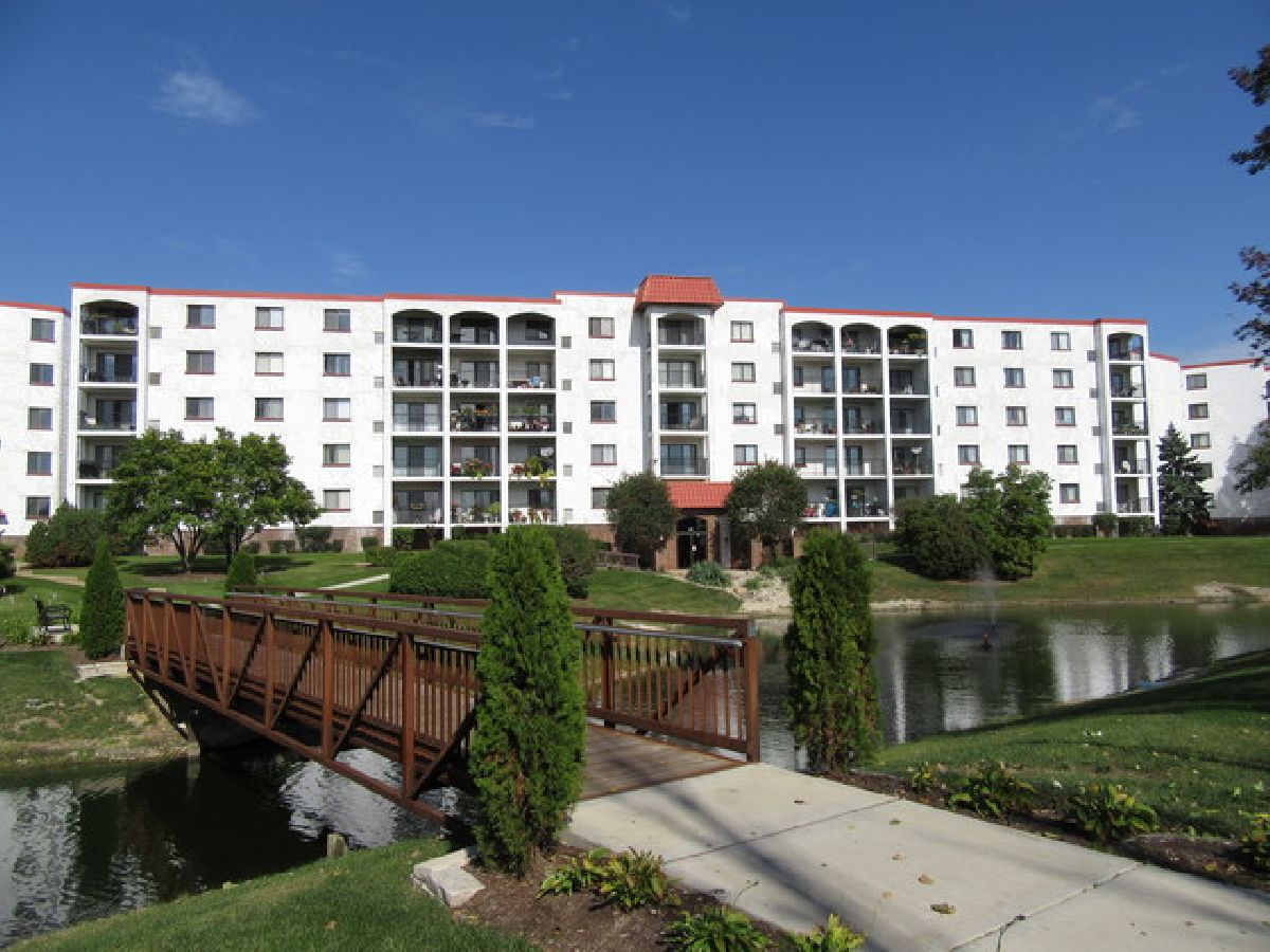 Condominiums Sold Plum Creek Wheeling Illinois, 375 Plum Creek