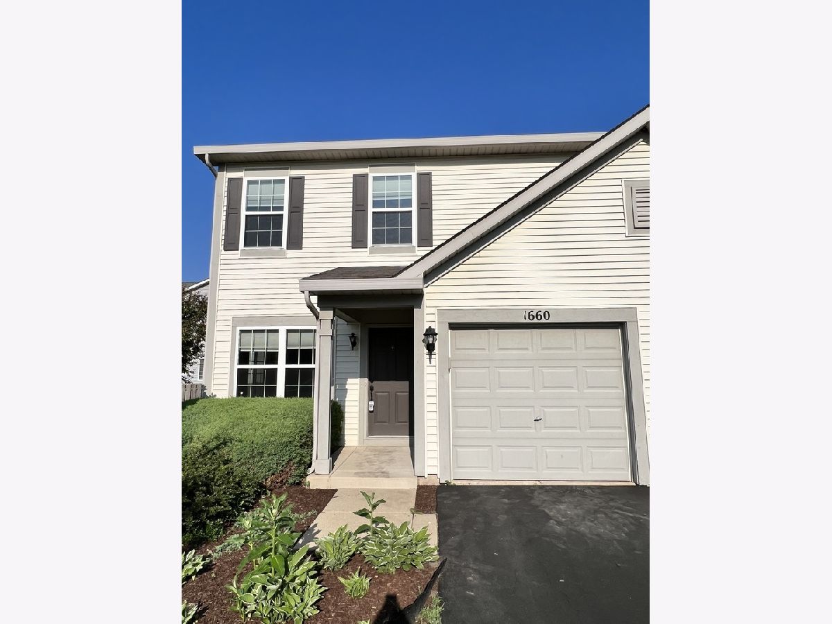 Townhomes & Homes Rented Lakewood Crossing Hampshire Illinois, 1660 Cameron