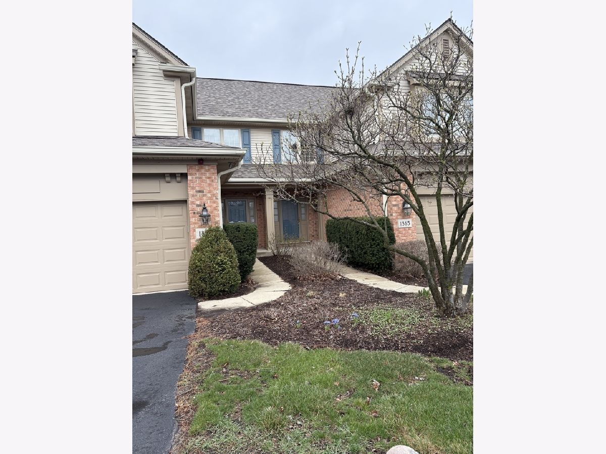 Townhomes & Condos & Homes Rented Heatherfield Glenview Illinois, 1865 Westleigh