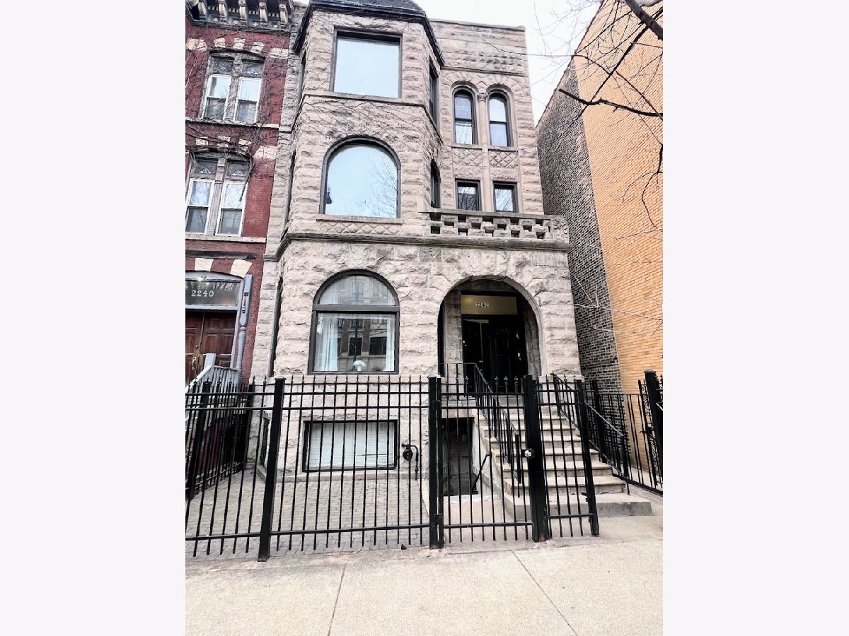 Townhomes & Condos & Homes Rented Sheffields Chicago Illinois, 2242 Halsted