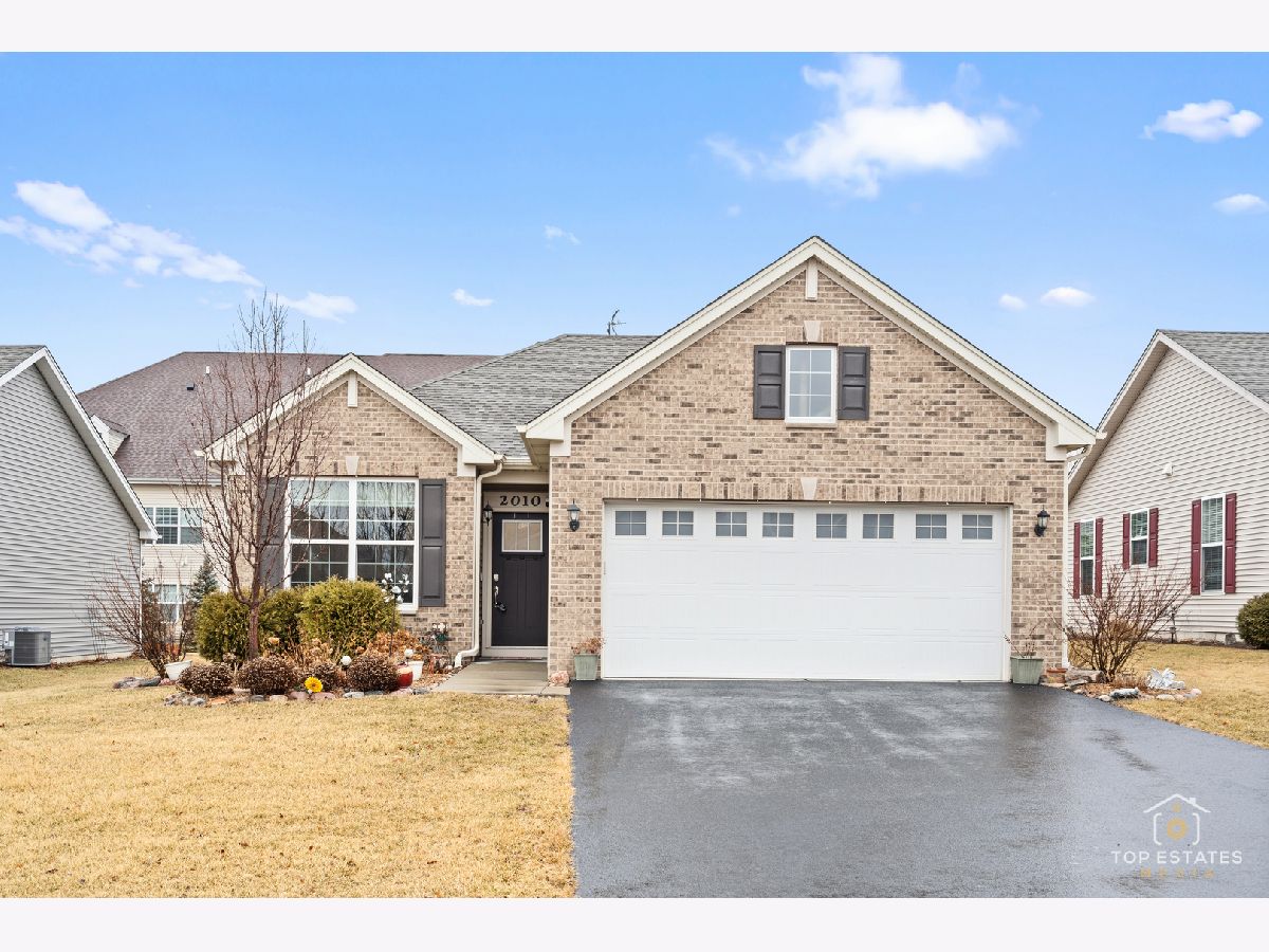 Homes & Condos & Townhomes Sold Andare At Glenloch Algonquin Illinois, 2010 Azure