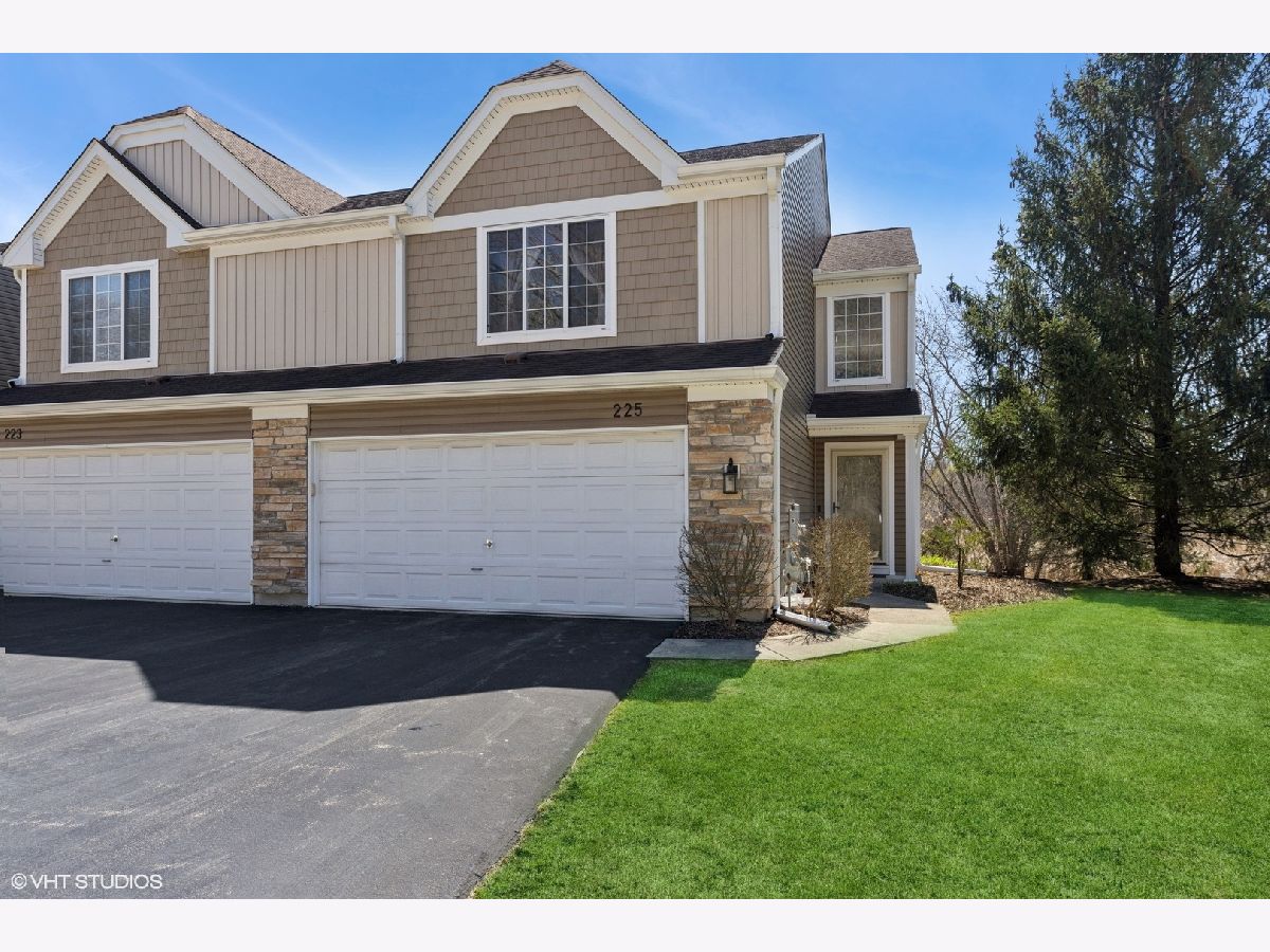 Townhomes Sold Sherwood Forest Streamwood Illinois, 225 Locksley