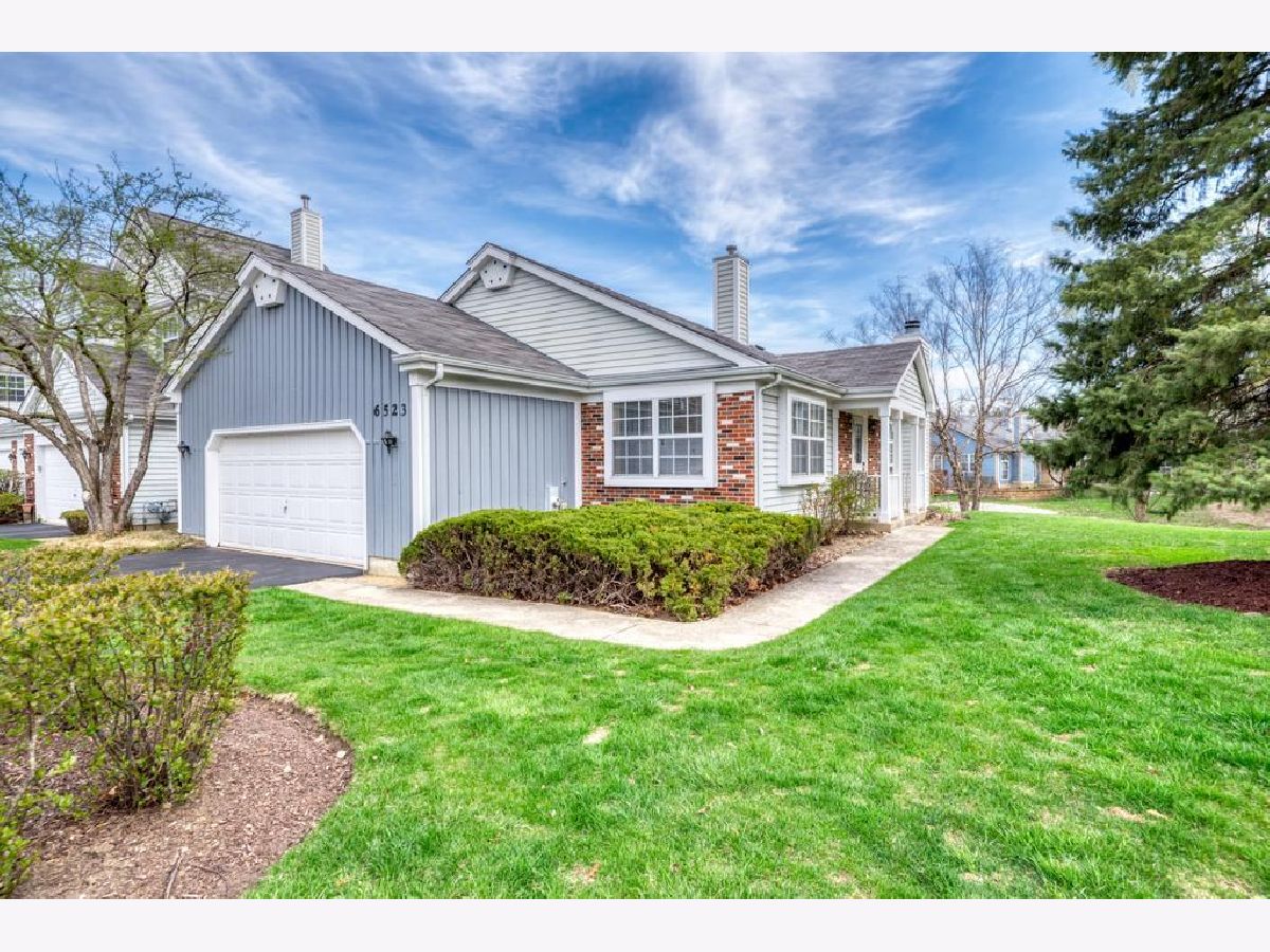Townhomes Sold Kensington Place Downers Grove Illinois, 6523 Stair