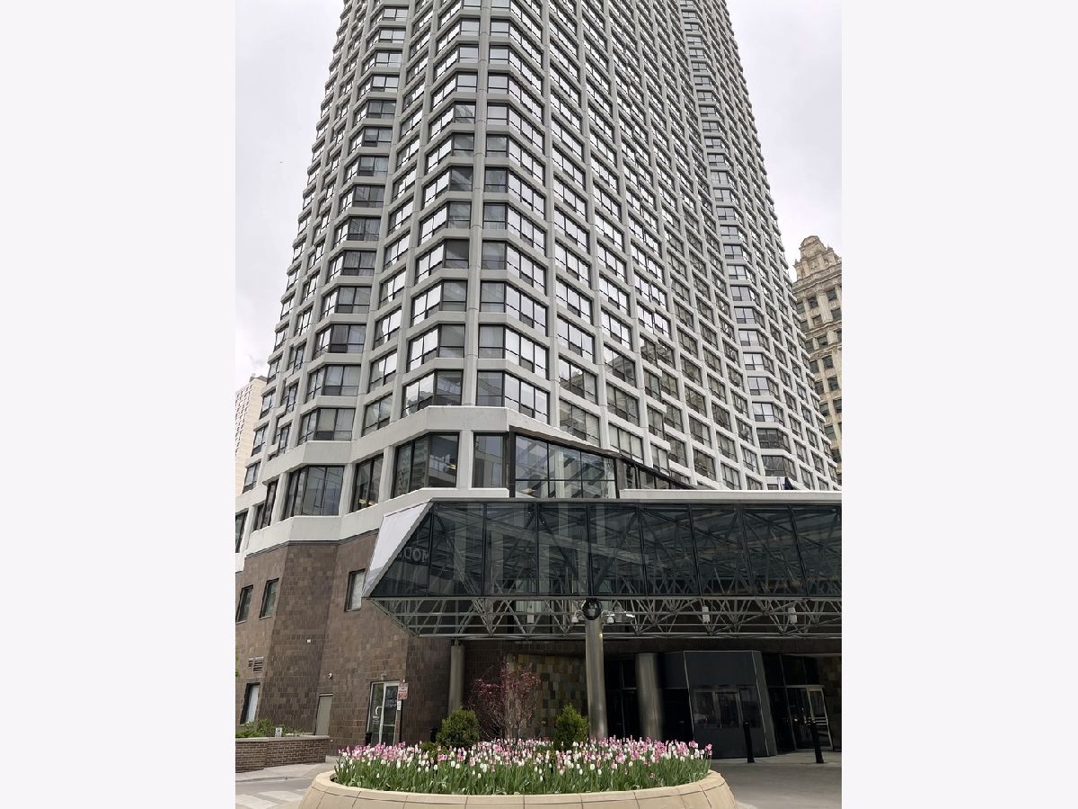 Condominiums Rented River Plaza Chicago Illinois, 405 Wabash
