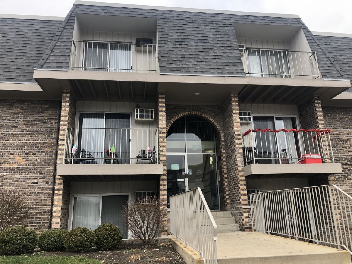 Condominiums Rented River Trails Prospect Heights Illinois, 876 Crimson