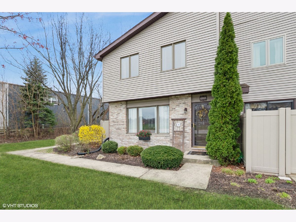 Homes & Townhomes & Condos Sold Windemere New Lenox Illinois, 998 Schoolgate