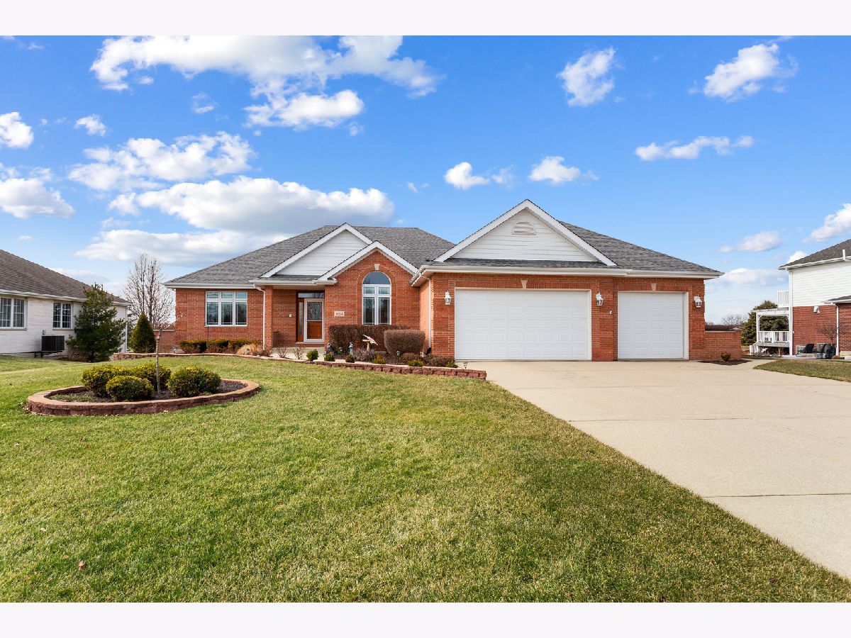 Homes & Townhomes Sold Broken Arrow Thunderhill Lockport Illinois, 16154 Blackhawk