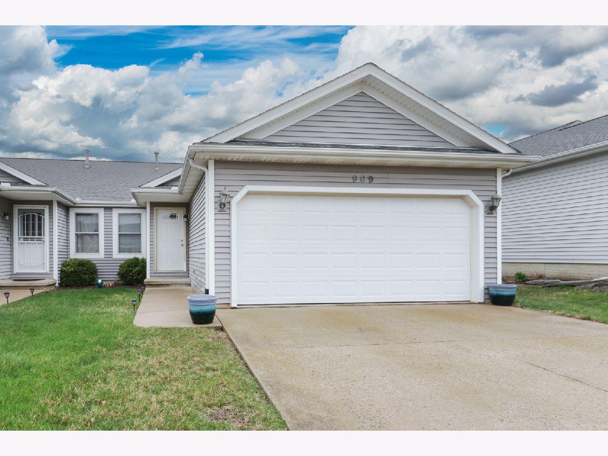 Homes & Condos & Townhomes Sold Wittenberg Woods Bloomington Illinois, 909 Wartburg