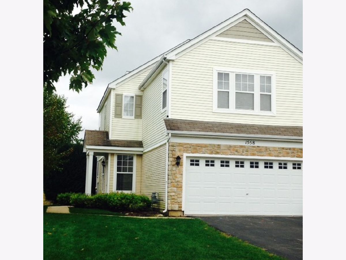 Townhomes & Condos Rented Silverstone Lake Carpentersville Illinois, 1558 Glacier