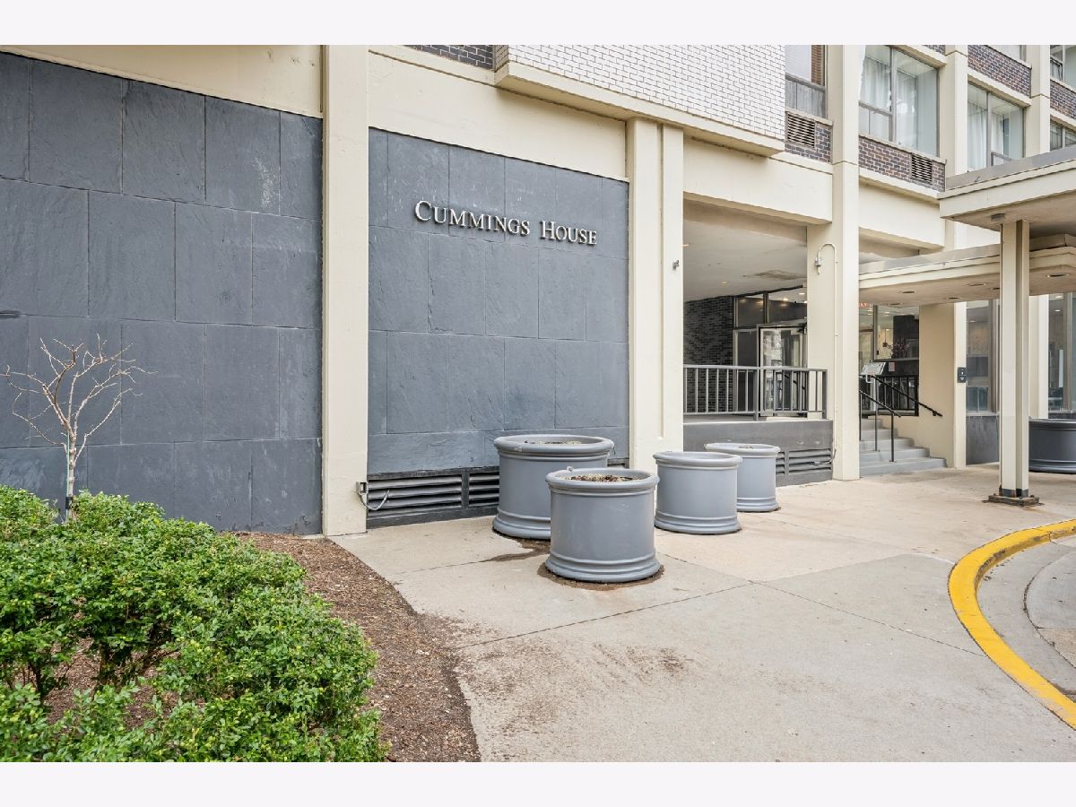 Condominiums Rented Cummings House Chicago Illinois, 1360 Sandburg