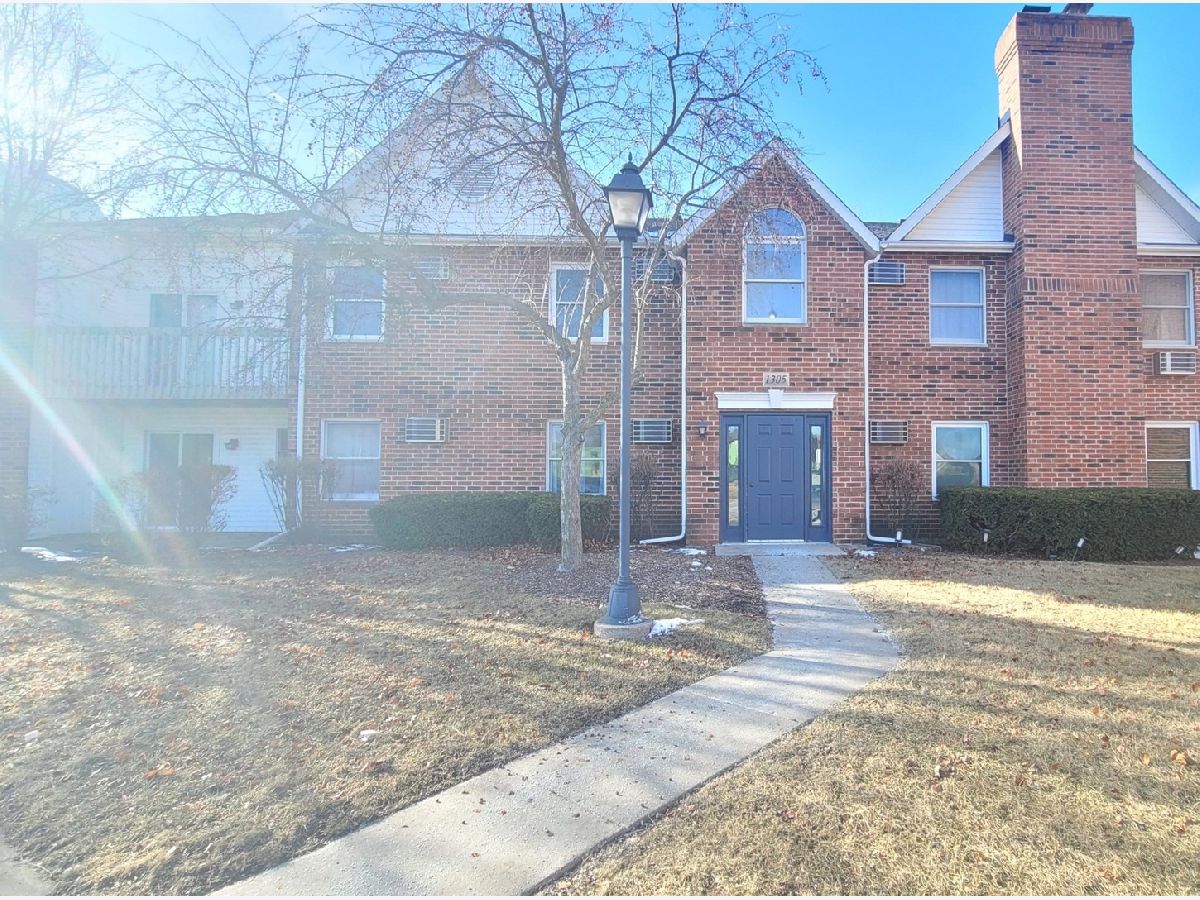 Condominiums Rented Prairie Point Lake In The Hills Illinois, 1305 Cunat