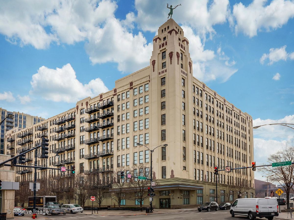 Condominiums Rented One River Place Chicago Illinois, 758 Larrabee