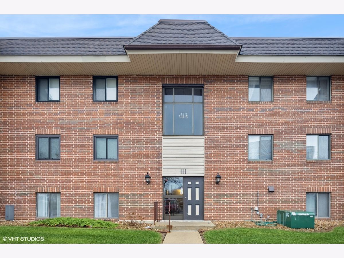 Condominiums Sold Highland Lakes Lombard Illinois, 111 Janata