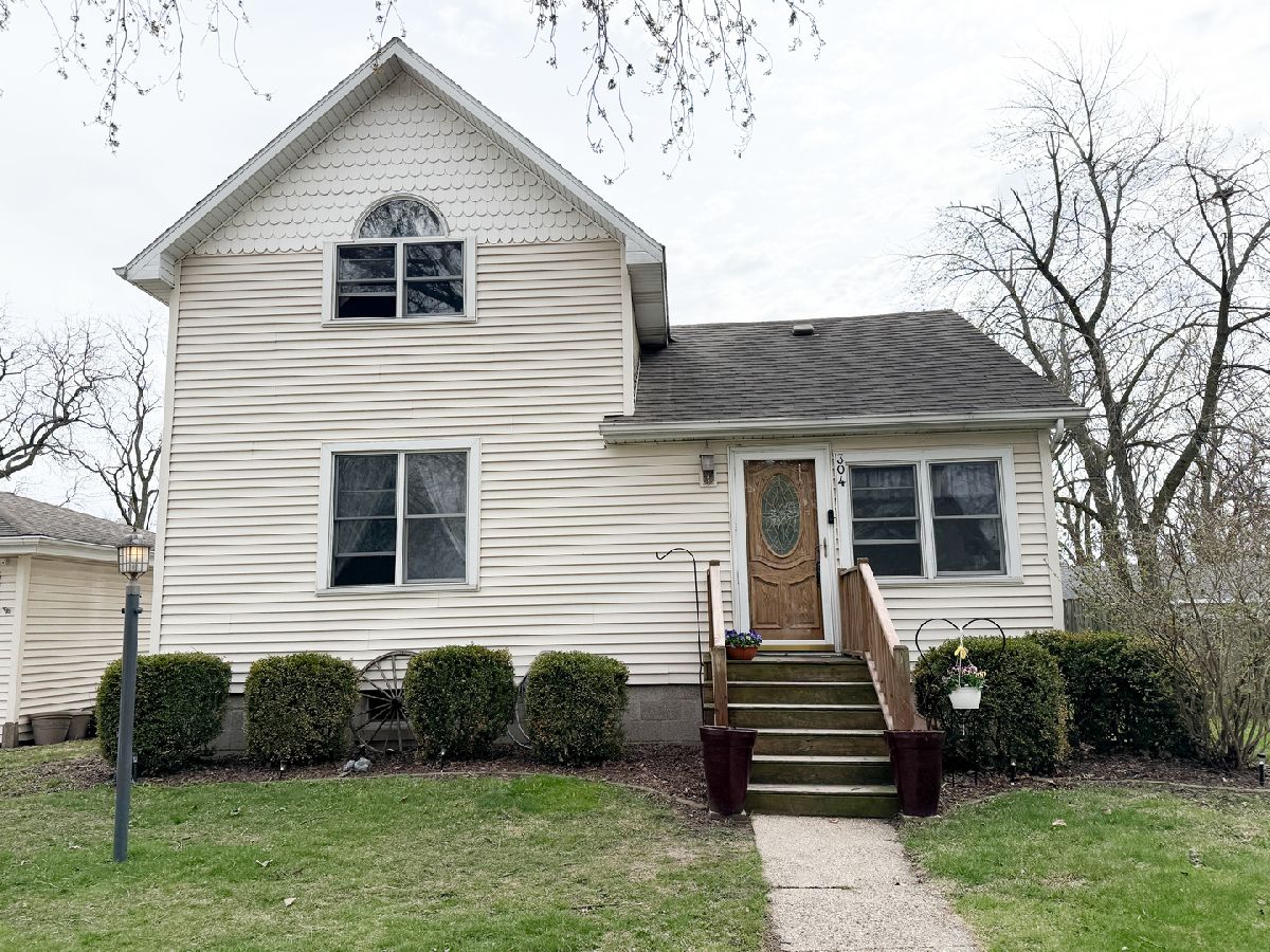  Sold Grant Park Illinois, 304 Maple