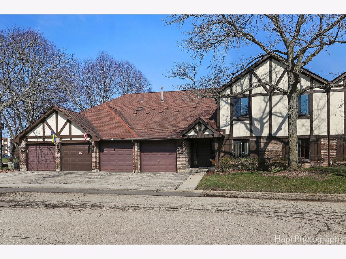 Condominiums Sold Lake Of The Winds Wheeling Illinois, 1074 Creekside