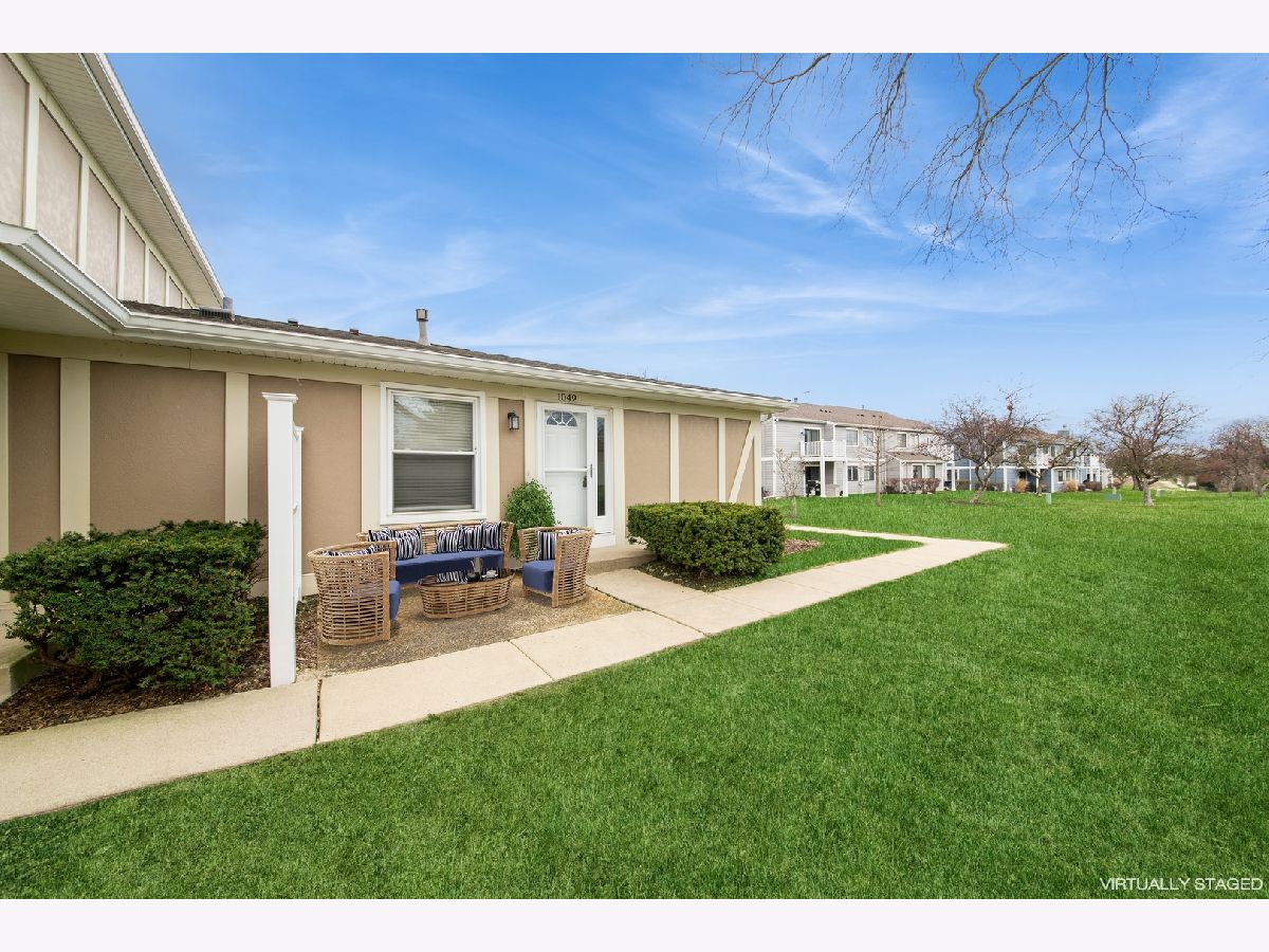 Townhomes & Condos & Homes Sold Nantucket Cove Schaumburg Illinois, 1049 Hampton Harbor