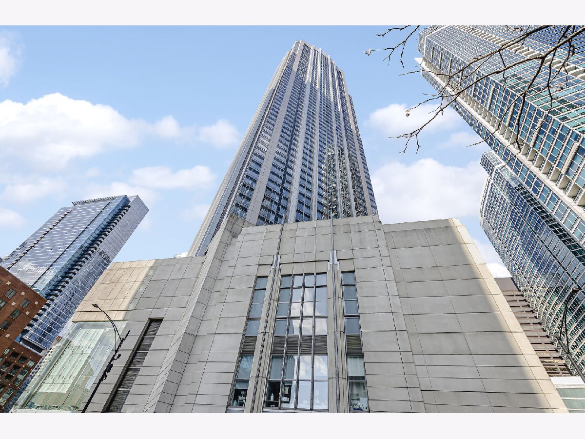 Condos & Townhomes Sold Residences At River East Chicago Illinois, 512 Mcclurg
