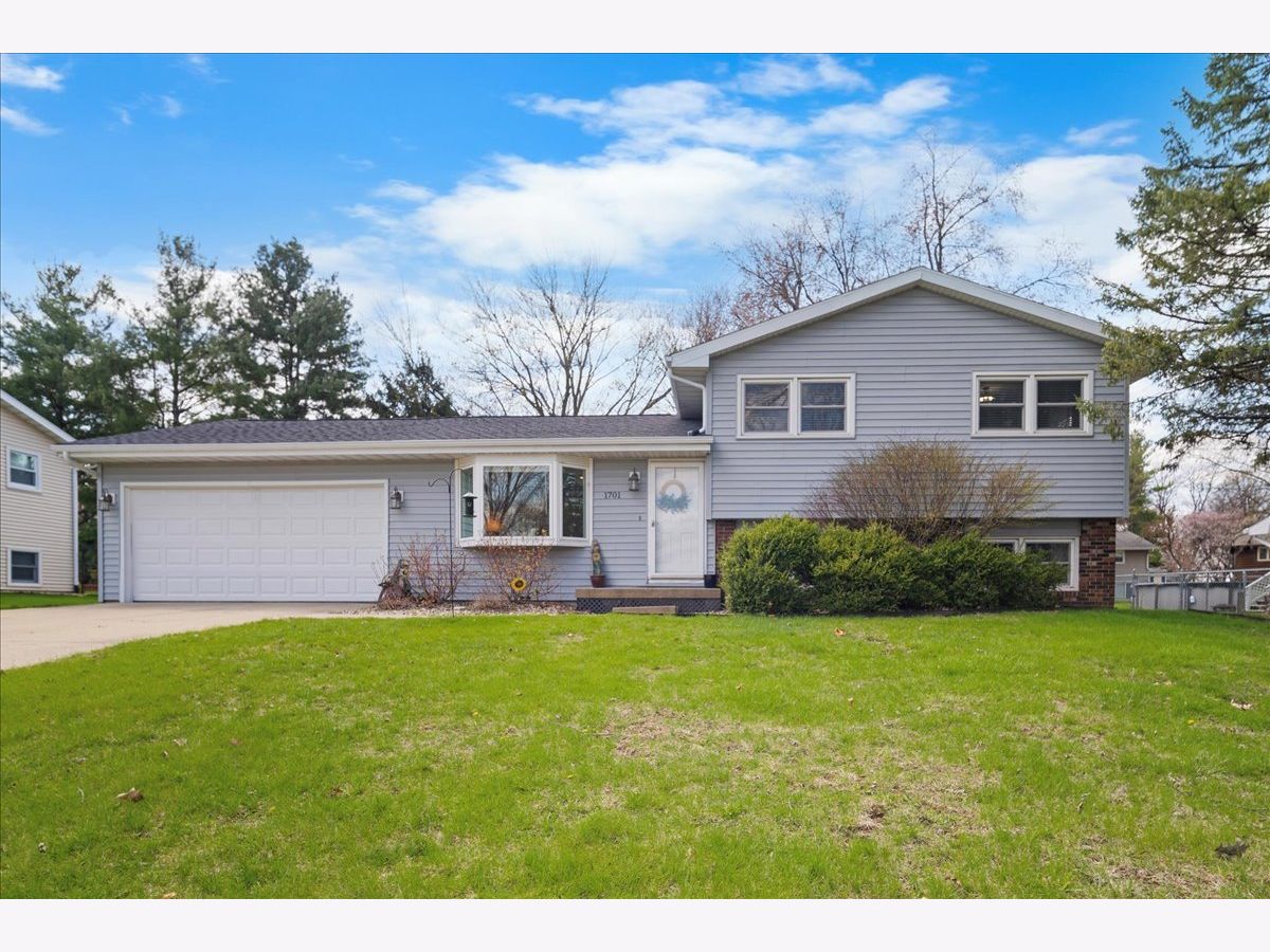 Homes & Condos & Townhomes Sold University Estates Normal Illinois, 1701 Erin