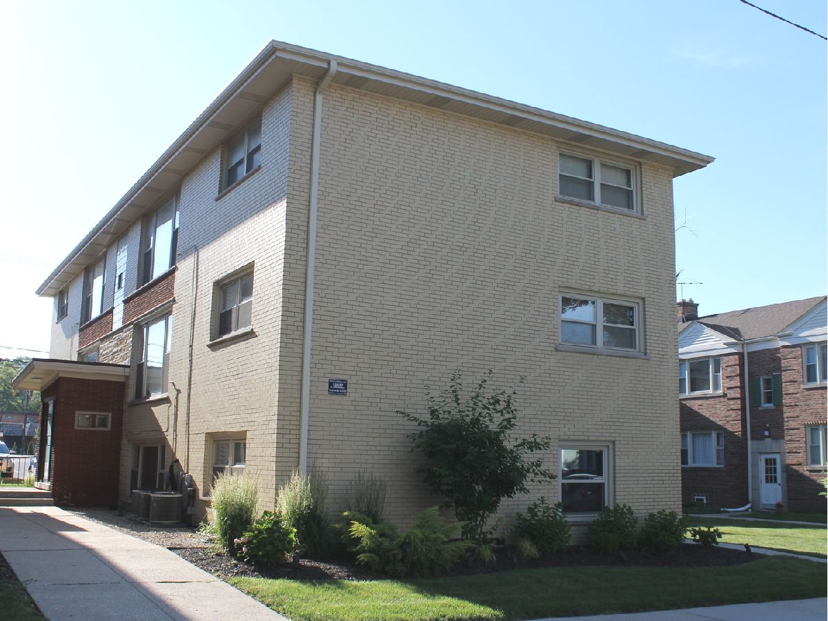 Rented Chicago Illinois, 10527 Artesian