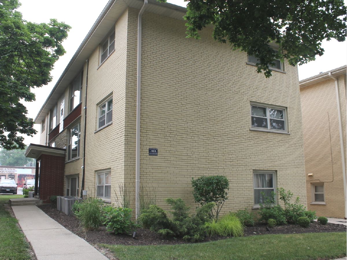 Rented Chicago Illinois, 10519 Artesian