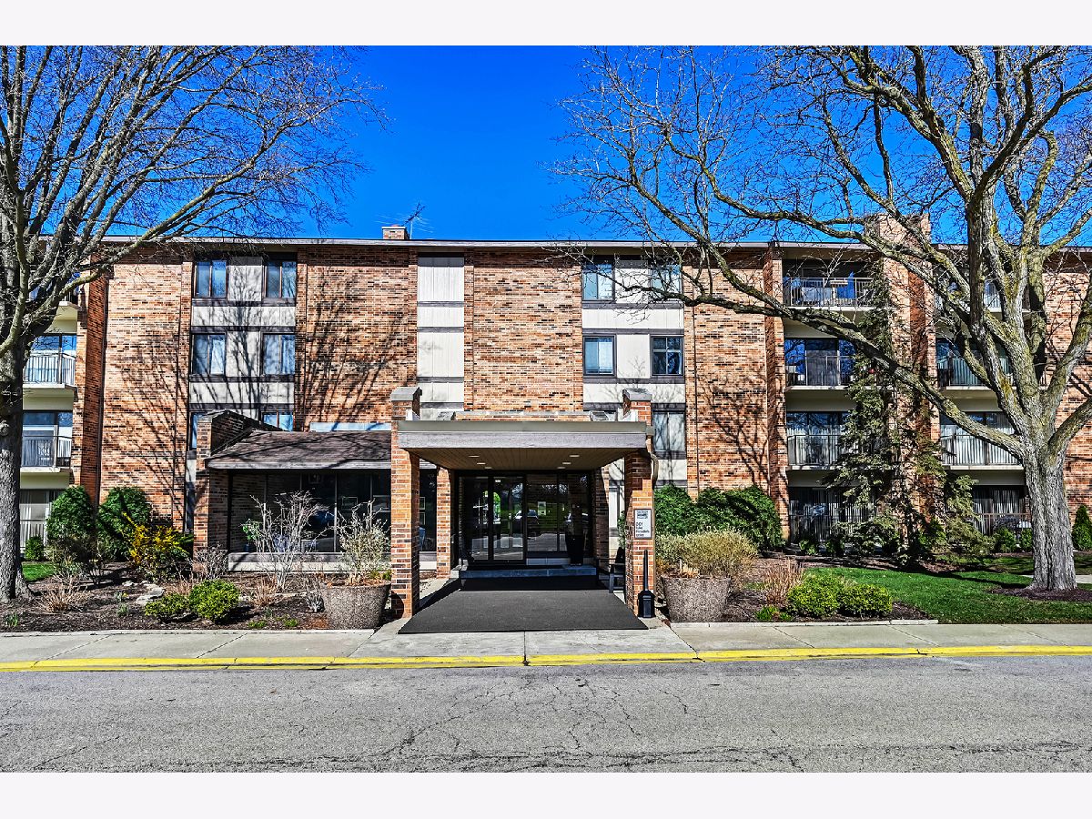 Condos & Townhomes Sold Lake Hinsdale Village Willowbrook Illinois, 301 Lake Hinsdale