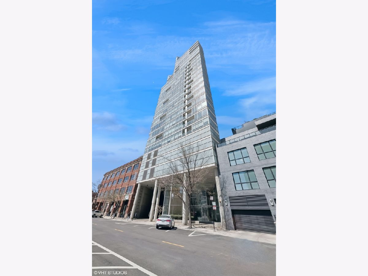 Condominiums Rented Erie On The Park Chicago Illinois, 510 Erie