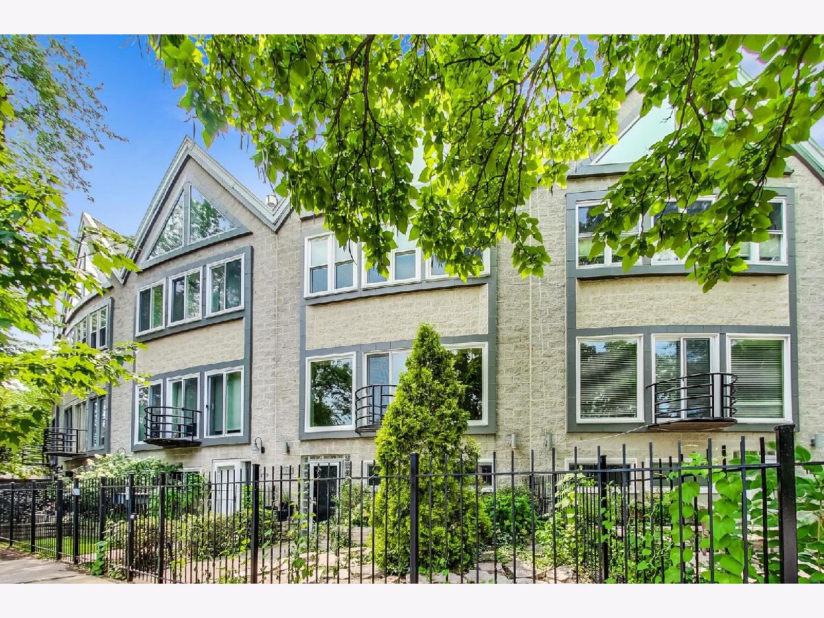 Condos & Townhomes & Homes Rented Bucktown Chicago Illinois, 1872 Oakley