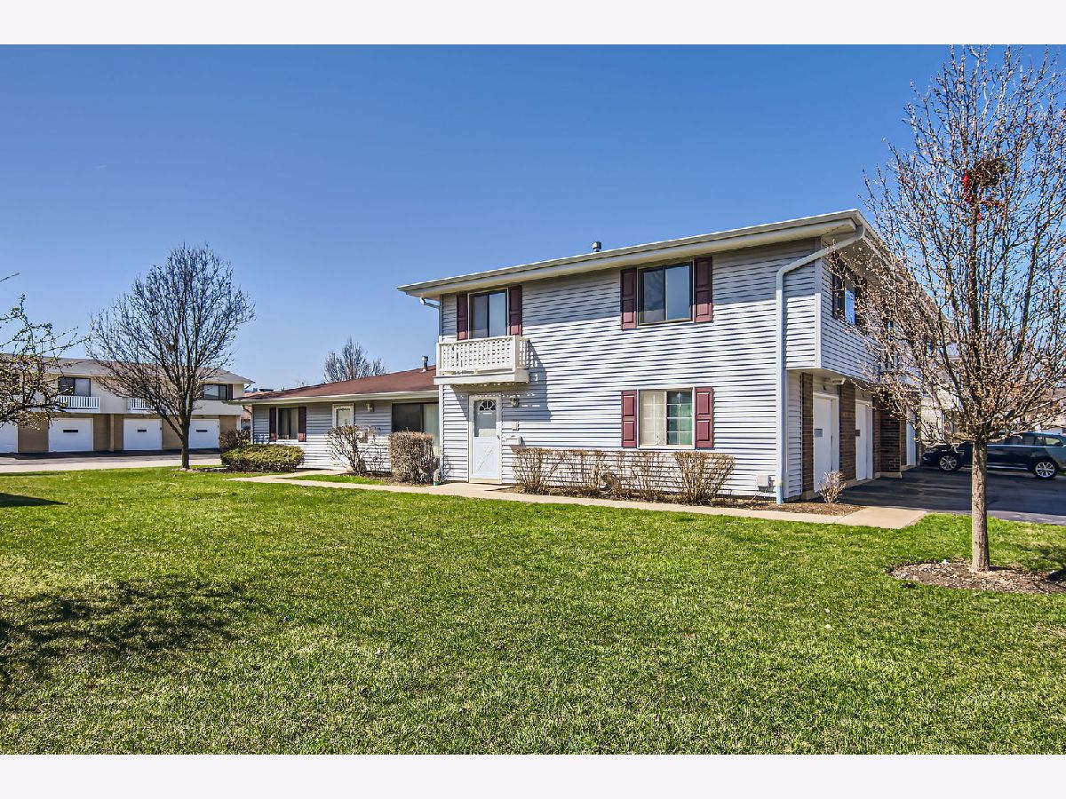 Townhomes & Condos & Homes Sold Weathersfield Commons Schaumburg Illinois, 106 Tonset